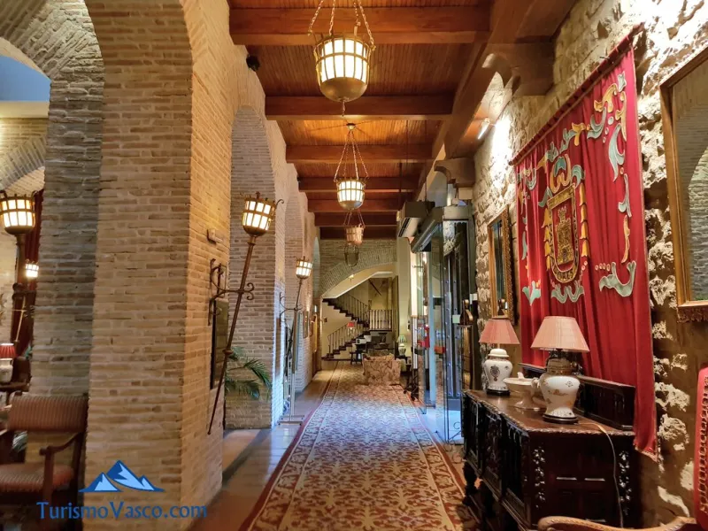 Imagen del tour 9-Day Motorcycle Tour: Legendary Castles