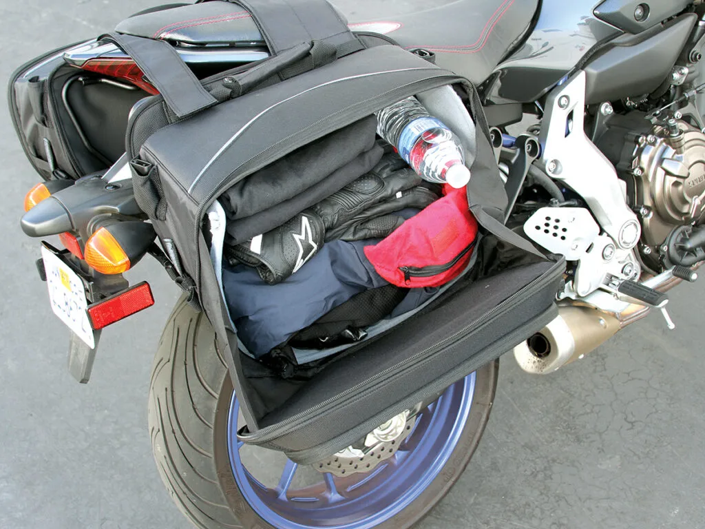 長距離バイク旅行に何を持っていくべきか