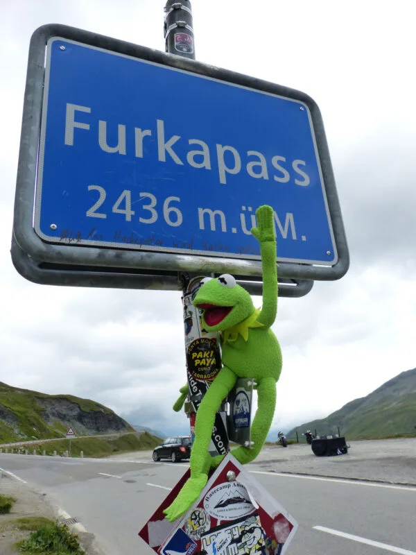 furka_pass_pass_kermit_frog_switzerland-773473